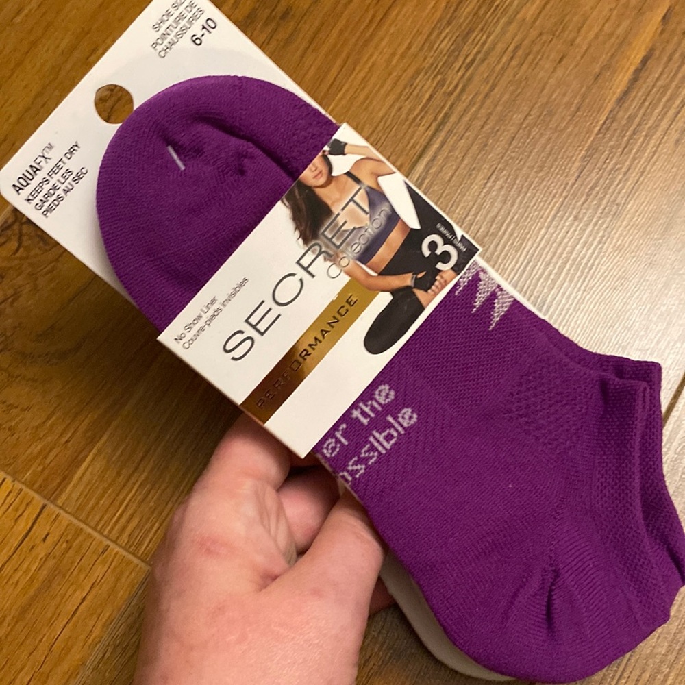 NWT Size 6-10 Secret Collection 3 Pack of Sporty Ankle Socks in 3 Colours
